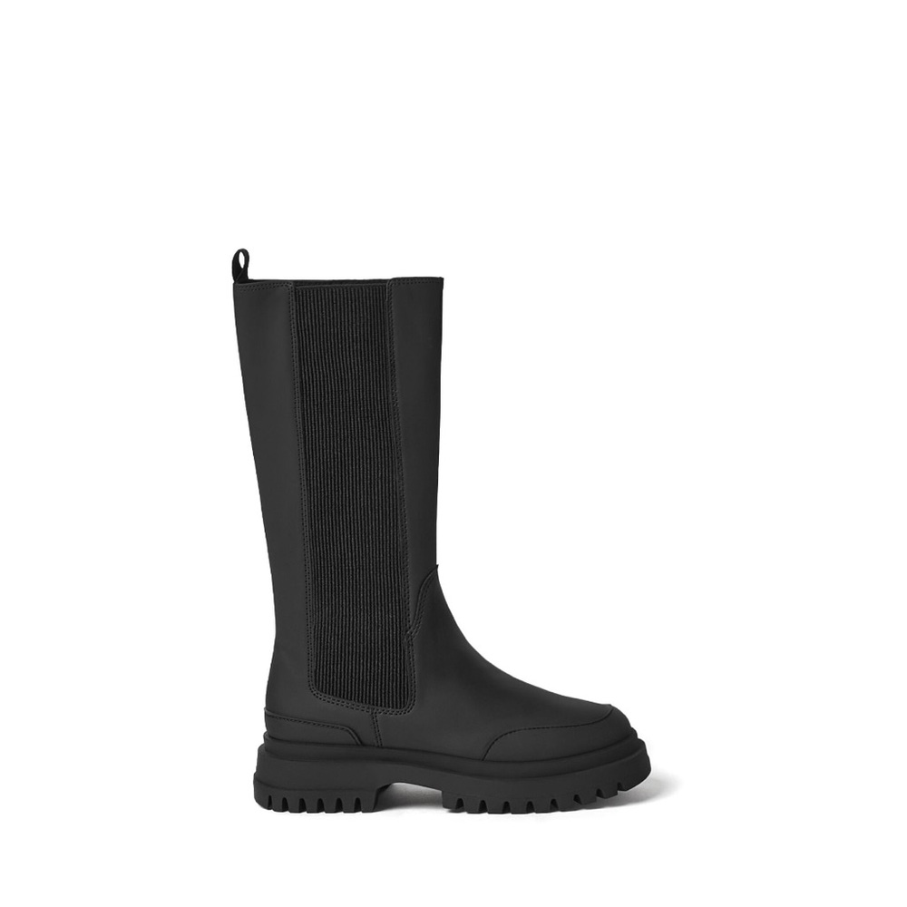 Black lug sole rubberized boots
